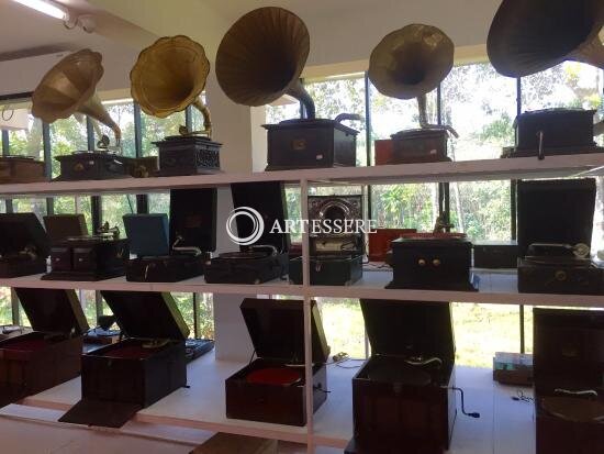 Discs & Machines — Sunny′s Gramophone Museum