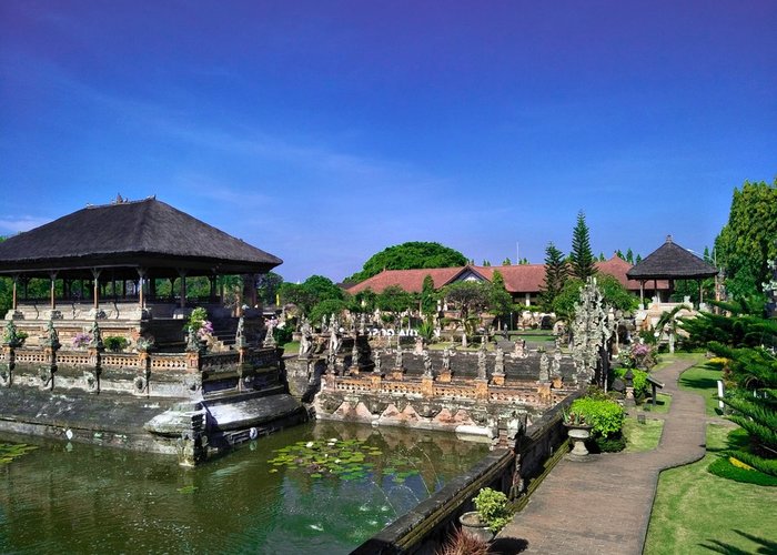 Taman Gili and Museum Daerah Semarapura