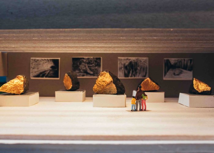 The World′s Smallest Gallery