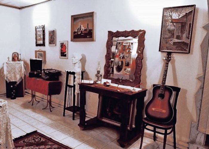 Club-Museum Anna Akhmatova «Mangalochy patio»