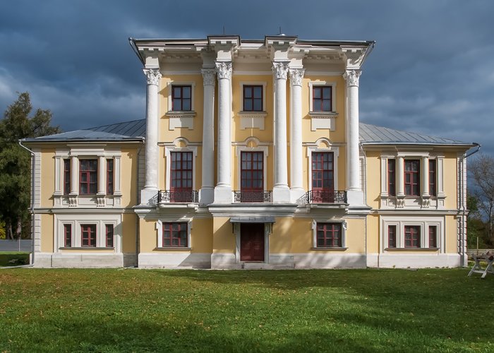 The Voskresensk Museum of Local Lore  ( The cultural Center of the estate Krivyakino)